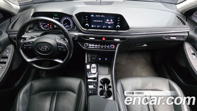 Hyundai Sonata — interior