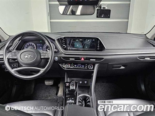 Hyundai Sonata — interior