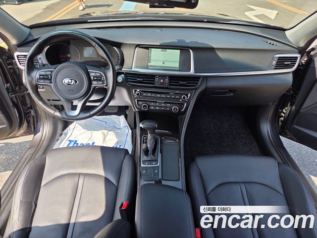 Kia K5 — interior