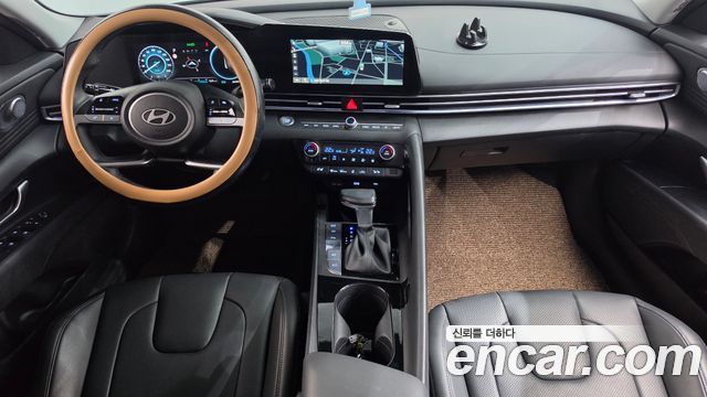 Hyundai Avante — interior