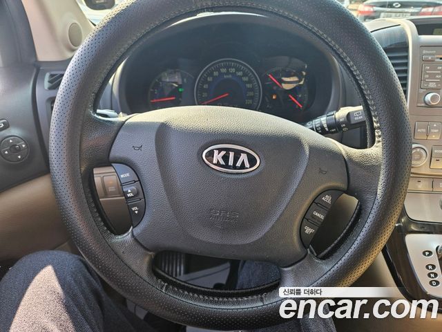Kia Carnival — interior