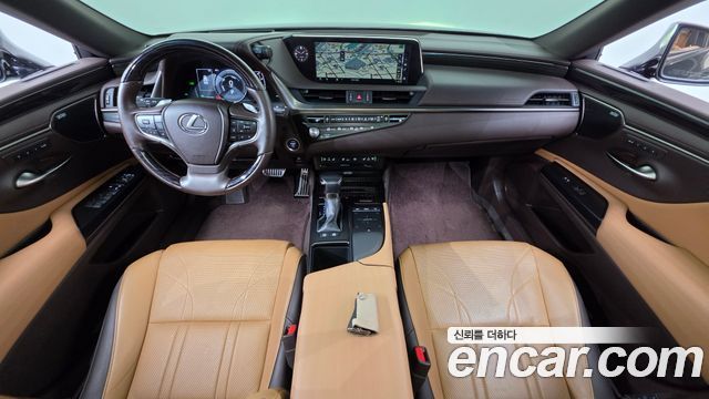 Lexus ES — interior