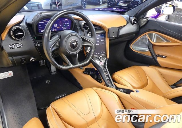 McLaren 720S — interior