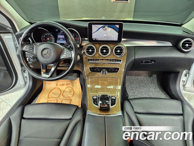 Mercedes-Benz C-Class — interior