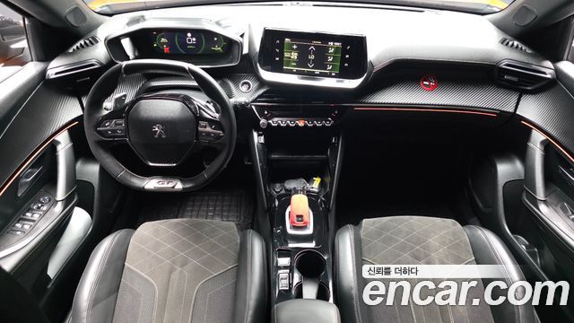 Peugeot 2008 — interior