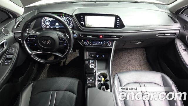 Hyundai Sonata — interior