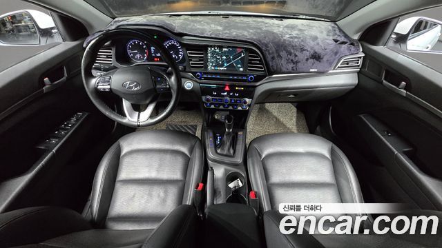 Hyundai Avante — interior