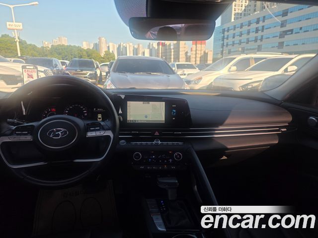 Hyundai Avante — interior