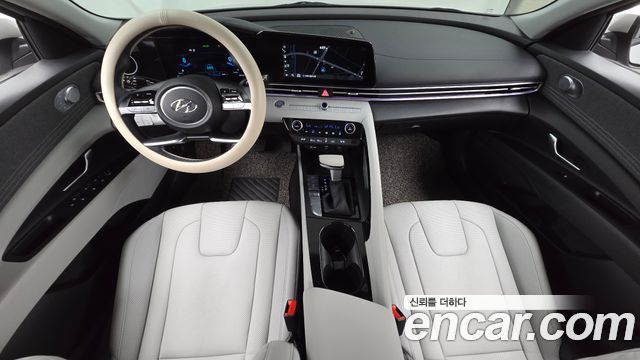 Hyundai Avante — interior