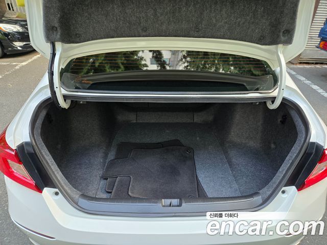 Honda Accord — interior