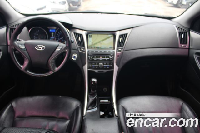 Hyundai Sonata — interior