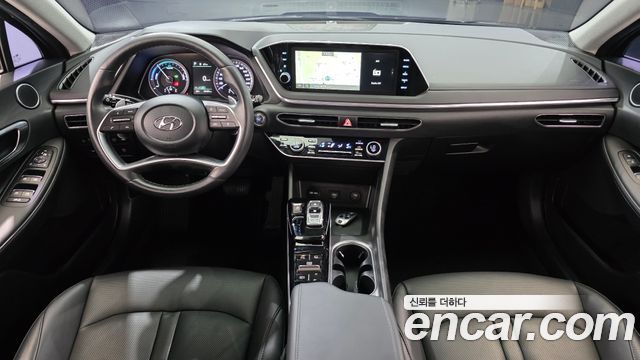 Hyundai Sonata — interior