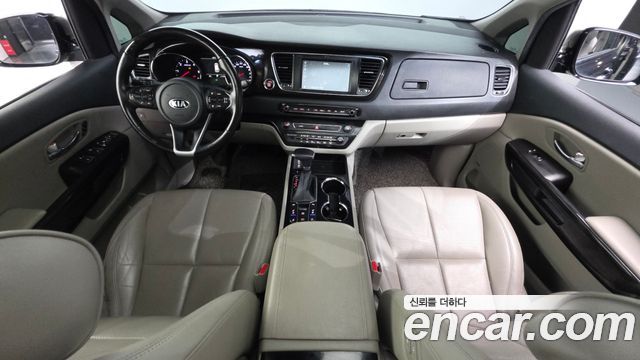 Kia Carnival — interior