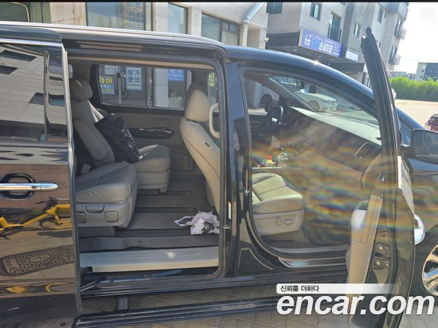 Kia Carnival — interior