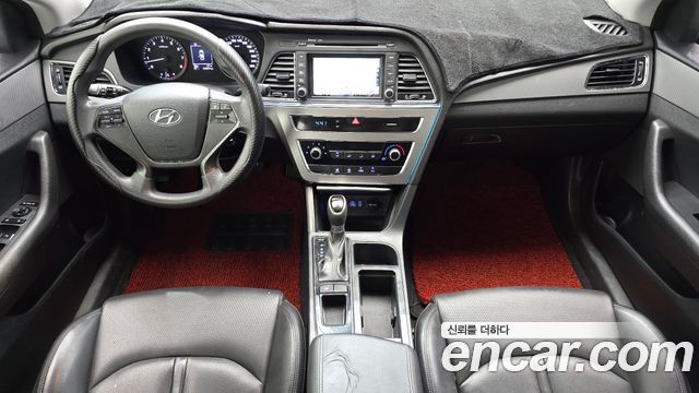 Hyundai Sonata — interior