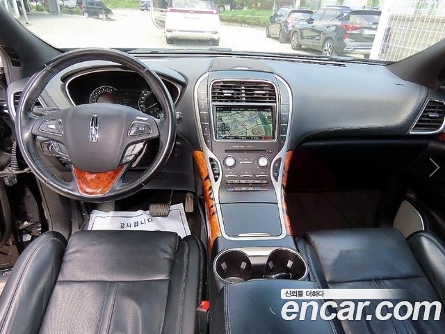 Lincoln MKX — interior