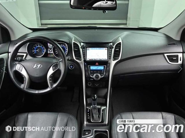 Hyundai i30 — interior