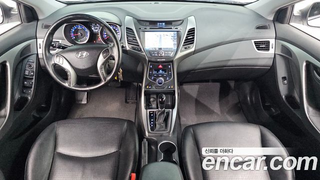 Hyundai Avante — interior