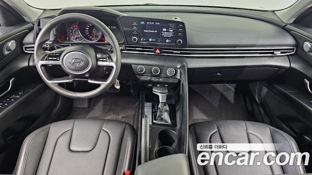 Hyundai Avante — interior