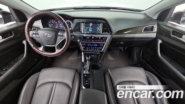 Hyundai Sonata — interior