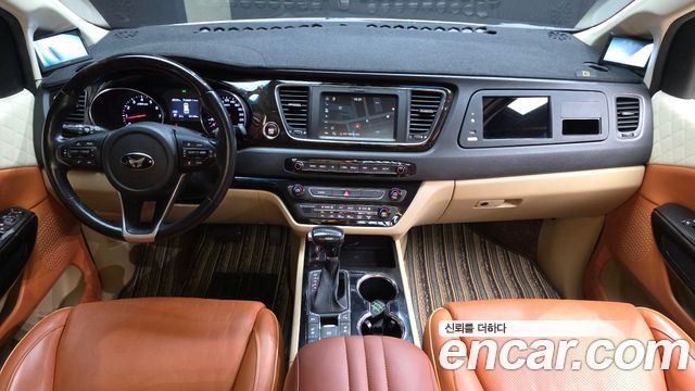Kia Carnival — interior