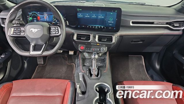 Ford Mustang — interior