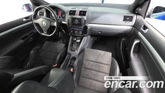 Volkswagen Golf — interior