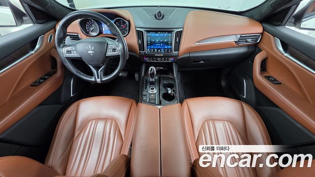 Maserati Levante — interior