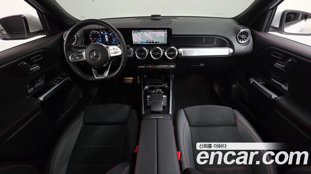 Mercedes-Benz GLB-Class — interior