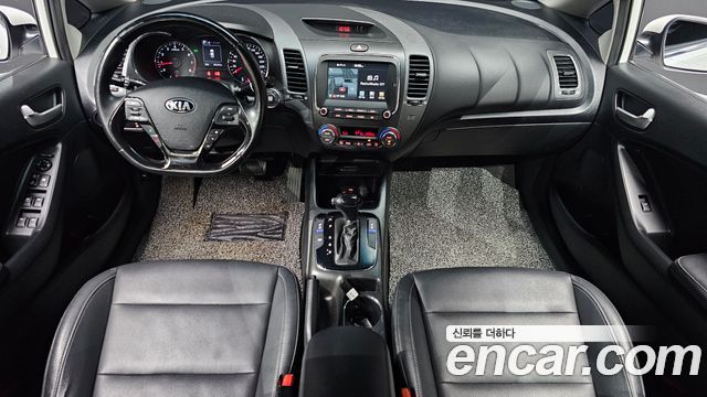 Kia K3 — interior