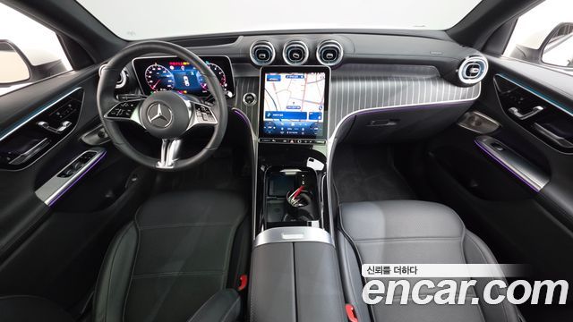 Mercedes-Benz GLC-Class — interior