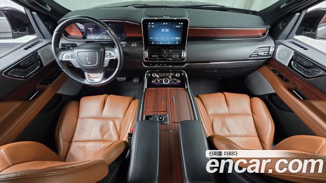 Lincoln Navigator — interior