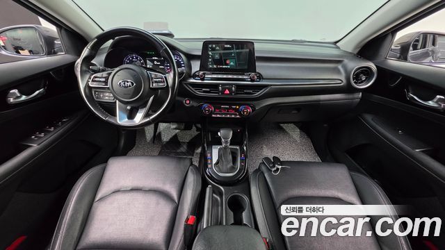 Kia K3 — interior