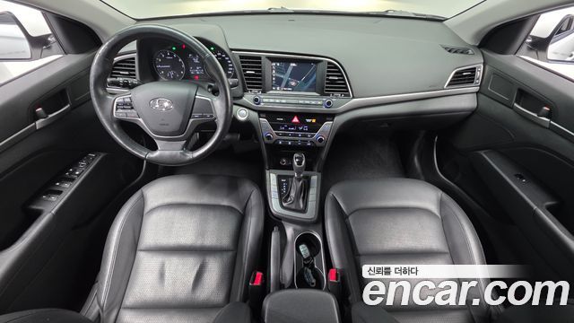Hyundai Avante — interior
