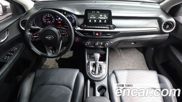 Kia K3 — interior
