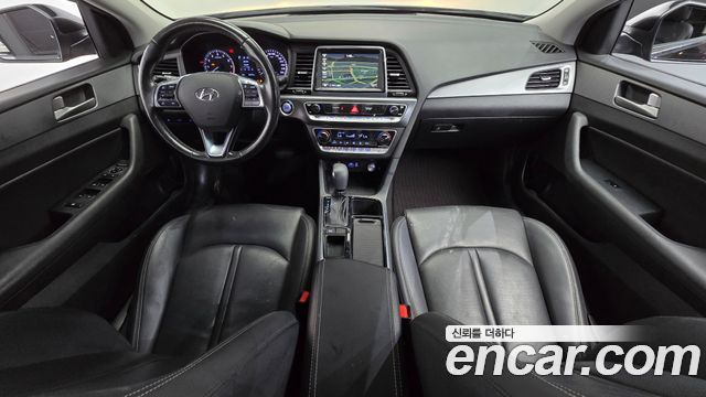 Hyundai Sonata — interior