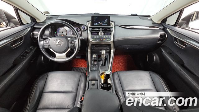 Lexus NX — interior