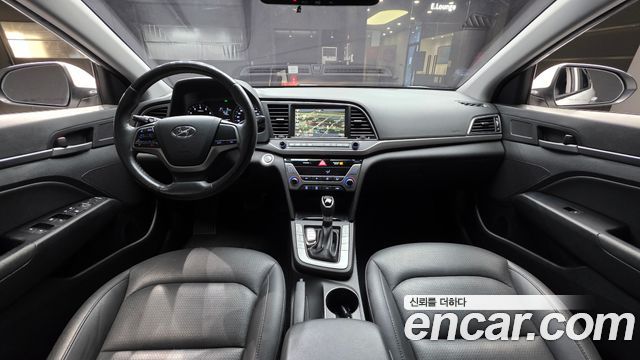 Hyundai Avante — interior