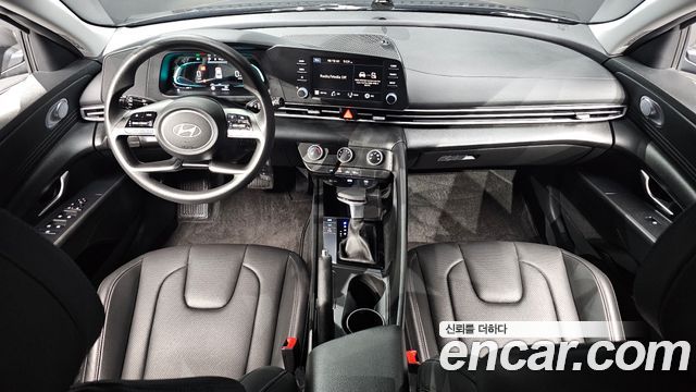 Hyundai Avante — interior