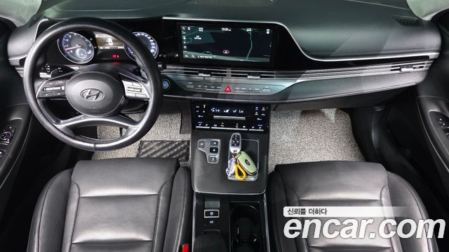 Hyundai Grandeur — interior