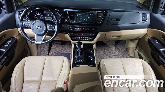 Kia Carnival — interior