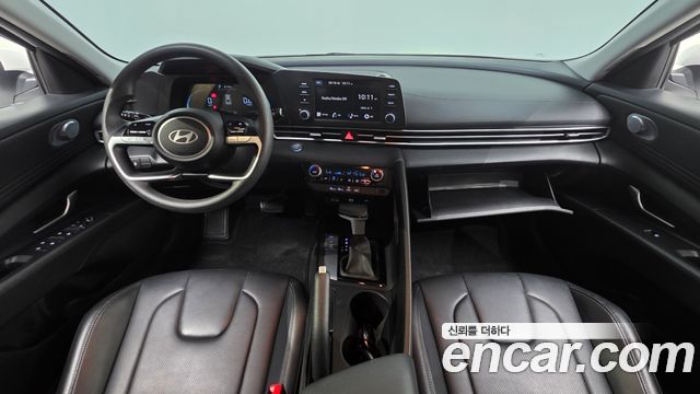 Hyundai Avante — interior