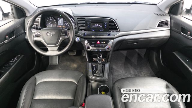 Hyundai Avante — interior