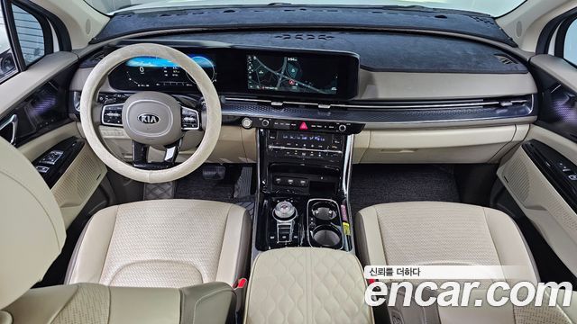Kia Carnival — interior