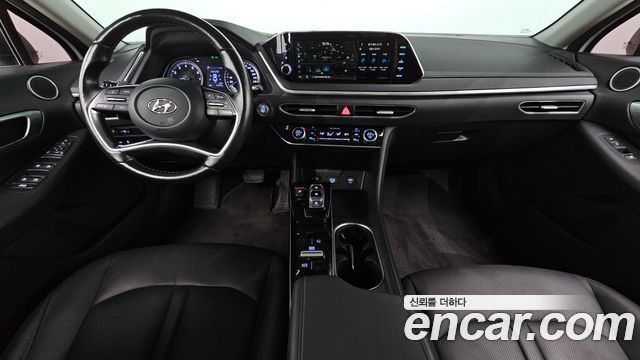 Hyundai Sonata — interior