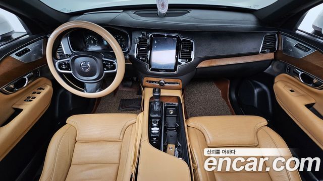 Volvo XC90 — interior
