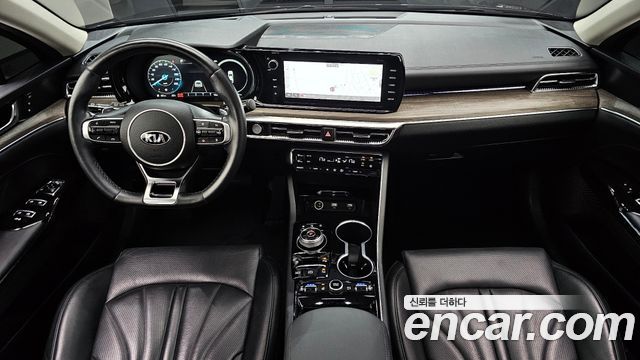 Kia K5 — interior