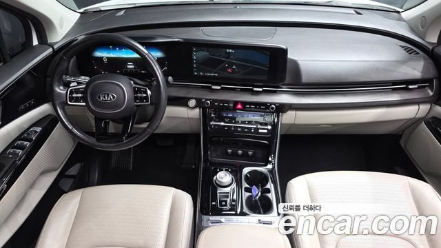 Kia Carnival — interior
