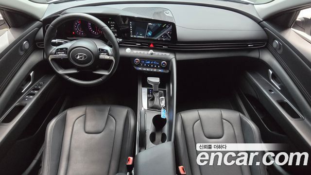 Hyundai Avante — interior