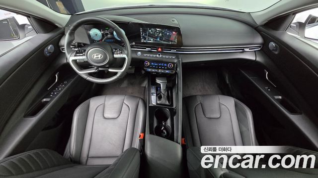 Hyundai Avante — interior